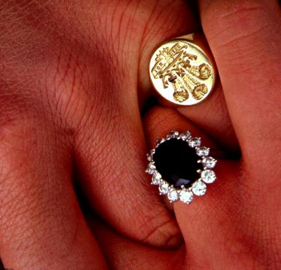 william kate engagement ring. William gives Kate Diana#39;s