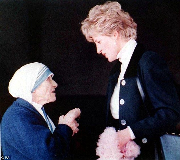 M4111 Princess of Wales & Mother Teresa UNSIGNED photograph NEW IMAGE Diana 